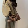 Bolsa Popular para o Dia a Dia Feminina 2024 Nova Moda de Nicho Bolsa Tote Macia Estilo Coreano Elegante Bolsa de Ombro/Axila