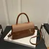 Bolso de Mano Cuadrado Pequeño Texturizado Transfronterizo Otoño 2025 Bolso de Hombro de Lujo Ligero de Alta Gama Bolso Cruzado Versátil de Nicho para Viajes y Uso Diario