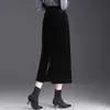Falda lápiz de terciopelo dorado de corte recto con bolsillo para mujer, nueva colección otoño/invierno 2026, falda midi elegante y estilizada
