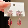 Aretes de gota con incrustaciones de diamantes y pasador de plata, sensación de lujo ligero y alta gama, aretes vintage de estilo corte francés para mujer con un diseño único