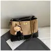 Bolso de Mano Retro Sencillo Bolso Cubo para Mujer 2026 Nuevo Estilo Bolso Tote con Cadena de Rombo Bolso de Hombro Único Bolso Cruzado Lujo Ligero