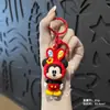 Llavero de Conejo de Orejas Grandes Qiqi que Cambia de Disfraz Colgante Pequeño Colgante de Dibujos Animados de Goma Blanda Decoración de Bolsa Linda Pequeño Regalo para Parejas