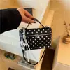 Bolso caja de lunares estilo coreano, un bolso de hombro, bandolera simple y elegante, versátil para el trabajo, y un bolso de mano cuadrado pequeño casual