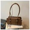 Bolsa de Ombro Retro Transfronteiriça para Mulheres 2025 Nova Bolsa Baguete de Couro com Cera de Abelha Bolsa de Mão Versátil Tendência Bolsa de Ombro