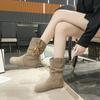 Botas Curtas com Pingente Étnico Vintage para Mulheres 2025 Novas Outono e Inverno Slip-On Bico Redondo Botas Arredondadas Emagrecedoras Botas Curtas