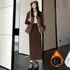Saia Feminina Outono e Inverno 2024 Novo Design de Cintura Alta Senso de Design Saia Evasê Saia Midi Reta Saia Casual Versátil