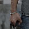 Pulsera abierta vintage desgastada para hombre, moderna pulsera tejida con giro, accesorios de personalidad de alta gama a la moda para mujer, joyería