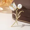 Broche vintage floral de nácar estilo coreano, totalmente incrustado con circonita, accesorio de lujo para abrigos de mujer, disponible en pequeñas cantidades para venta al por mayor