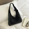 Bolso Tote de Piel Suave con Remaches Estilo Locomotora 2026 Bolso de Mano para Hombro Otoño Invierno Bolso Cruzado para Viajes Cotidianos Nicho