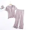 Dropshipping Moda Primavera e Verão Novo Estilo Calça Feminina de Manga Curta Três Quartos com Bojo, Pijama Casual, Roupa de Casa, Pode Ser Usada Fora, Conjunto de Duas Peças