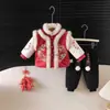 Novo Conjunto de Roupa de Inverno para o Ano Novo para Meninos, Forrado com Fleece e Espessado, Estilo Bordado, Versão Espessa de Inverno, Conjunto de Roupa Seguro e Sólido para o Ano Novo