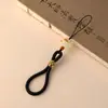 Bonita cadena para teléfono móvil con forma de gato de la suerte Bodhi, colgante para muñeca, exquisita funda antipérdida y resistente a caídas.