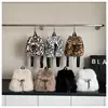 Bolso Tote Transfronterizo de Felpa con Estampado de Leopardo para Mujer Otoño 2025 Nuevo Gran Capacidad Casual de Gama Alta Mochila de un Solo Hombro
