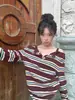 Camiseta Listrada Manga Longa Falsa Duas Peças Estilo Menina Doce e Cool Picante para Mulheres, Design de Primavera, Corte Solto de Nicho, Emagrecedor, Ombro a Ombro, Top Versátil