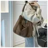 Bolsas de peluche coreanas de nicho para otoño e invierno, nuevos estilos transfronterizos, bolsos de hombro de gran capacidad, bolsos tipo cubo de alta calidad para mujer