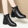 Zapatos acolchados de algodón para madres primerizas de otoño e invierno, botas cortas antideslizantes de tacón grueso con forro polar, botas cálidas para mujeres de mediana edad y mayores, botas de una sola capa de tacón medio para mujer