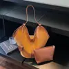 Bolso de Hombro Retro de Lujo Ligero Estilo Francés Nicho para Mujer Otoño 2025 Versátil Simple para Oficina Viaje