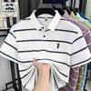 Camiseta de Hombre de Manga Corta de Seda de Hielo Rayada 2026 Verano Nuevo Estilo Logo de Caballo Bordado Bloques de Color Cuello Camisero Polo de Hombre Venta al por Mayor