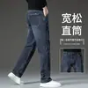 Calças jeans azuis escuras para primavera e outono para homens, calças compridas largas de perna reta soltas, calças casuais elásticas para homens de meia-idade e idosos, estilosas