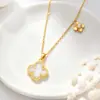 Collar de flor de cuatro hojas de colores, nuevo modelo 2026 para mujer, diseño de alta gama, acero de titanio de nicho, cadena para la clavícula popular en línea, no se decolora
