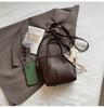 Bolso Cubo de Diseño de Nicho para Mujer 2025 Nuevo Bolso de Mano Casual Retro Bolso de Hombro Cruzado de Alta Gama para Viajes
