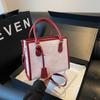 Bolsa Tote Portátil de Design de Nicho Levemente Luxuosa para Mulheres, com Sensação de Alto Padrão, Grande Capacidade, Nova e Estilosa para Primavera e Verão, de Ombro e Transversal