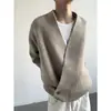 Suéter de punto holgado para hombre con cuello en V, informal y de corte amplio, perfecto para otoño e invierno, con un estilo vintage "old money", venta al por mayor desde una fábrica transfronteriza
