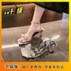 Sandalias de tacón alto estilo coreano, diseño moderno de punta cuadrada y punta abierta, nueva colección de verano 2026, de una sola tira, sandalias sin cordones de tacón fino, tacón medio, adorno de mariposa, estilo para mujer