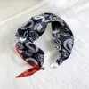 Lenço de Pescoço Moda Verão Outono 2025 para Mulheres Pingente Magnético Faixa Longa Pequena Lenço de Seda Estilo Preguiçoso Gola de Pescoço Decorativa Versátil