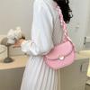 Bolsa pequena semicircular moda feminina ins Bolsa de sela estilo ocidental 2023 nova bolsa de mensageiro de fita fresca para todos os jogos