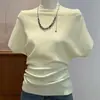 Camisa de Punto Azul de Alta Gama de Manga Corta para Mujer, Nuevo Estilo Verano 2026, Estilo Maduro y Elegante, Escote Asimétrico, Hombros Descubiertos, Top que Expone la Clavícula