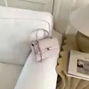 Bolsa Quadrada Pequena Portátil Transfronteiriça para Mulheres 2026 Novo Modelo de Luxo Nicho de Ponta Bolsa de Ombro Fashion Bolsa Transversal para o Dia a Dia