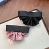 Falda plisada de estilo coreano Pinza para el pelo fruncida Pinza de resorte Diseño de color sólido Sentido del diseño Alto sentido Accesorios para el cabello de nicho Accesorios para el cabello Pinza para el cabello
