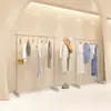 Tienda de ropa moderna simple soporte de exhibición especial de acero inoxidable para piso estante de exhibición de perchas para tienda de ropa de hombre y mujer