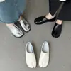 Zapatos de Tacón de Cerdo con Dedos Separados de Nuevo Estilo para Mujer, Nuevos Zapatos de Herradura Plateada Verano 2026, Zapatos Planos Bajos sin Cordones