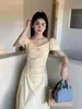 Vestido Estilo Francés con Cuello Cuadrado y Mangas Cortas, Diseño de Verano 2026, Estilo Nuevo de Nicho, Elegante y Adelgazante, Vestido Largo que Ceñe la Cintura