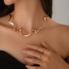 Europa y Estados Unidos collar de textura metálica de lava líquida transfronterizo gargantilla femenina collar con sentido de diseño de giro geométrico de viento frío