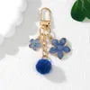Novo chaveiro pingente de flor pompom cerejeira estilo japonês personalizado, liga com gota de óleo, pequena decoração de capa de fone de ouvido estilo Chanel
