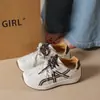 Zapatillas casuales de cordones estilo Hong Kong para estudiantes, zapatos blancos de suela gruesa 2026, estilo Forrest Gump, zapatillas de entrenamiento alemanas para mujer, nuevo diseño de bloques de color