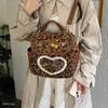 Mochila Bordado Academia Bolsa de Ombro Duplo Feminina Novo Estilo Ursinho Estilo Estampa de Leopardo Nicho Desenho Animado Temperamento Commuting Moda 2026