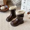 Botas de Merade de Peluche Estilo Británico para Niñas Botas Martin 2026 Otoño/Invierno Nuevas de Caña Media-Alta Suela Gruesa Botas Dobles de Cuero de Algodón