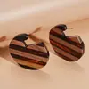 Pendientes de botón geométricos cuadrados y de corazón verdes transfronterizos europeos y americanos, Pendientes de botón de lujo ligero de alta gama, Pendientes de moda exagerados para mujer