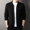 Suéter Cardigan de Manga Larga para Hombre con Bolsillos, Nuevo Estilo Primavera/Otoño, Color Sólido, Cuello Revuelto, Ropa de Punto Casual de Moda para Hombre
