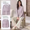 Conjunto de pijama feminino de primavera e outono, com mangas compridas, calças compridas, 100% algodão, com sutiã embutido, apresentando um design de desenho animado, gola redonda e estilo pullover, adequado para usar como roupa de casa.