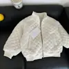 Chaqueta cálida de algodón para niños 2025 nueva de invierno para niños, moderna, bordada, estilo béisbol, abrigo grueso con forro polar para bebé