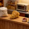 Accesorios de Panadería Croissant Simulados Modelo de Pan Juguete de Comida en Miniatura Accesorios para Pasador de Pelo Llavero Colgante