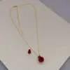 Colar Pendente Romã Vermelha Personalizado Estilo Pastoral Chinês com Cravação de Diamantes Design de Nicho Versátil Luxo Leve de Alta Qualidade para Mulheres