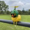 Decoración de Adornos de Coche de Pato Rompiendo Coche Llevado Celebridad de Internet Usa Casco Pato que Sacude la Cabeza Pato Amarillo Pequeño Pato Turbo de Coche