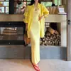 Vestido amarelo de alça com decote em U para mulheres, novo estilo de moda 2026, conjunto de duas peças de vestido longo bodycon sexy e camisa