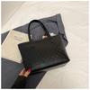 Bolso de Moda de Gran Capacidad para Mujer 2025 Nuevo Estilo Commuter Bolso de Hombro Bolso Tote de Aspecto Elegante para Salir a Trabajar